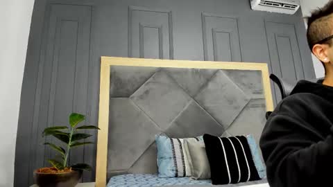 luca_morettii online show from 10-23-25, 12:15