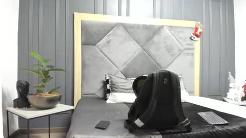 luca_morettii online show from 12-21-25, 12:12