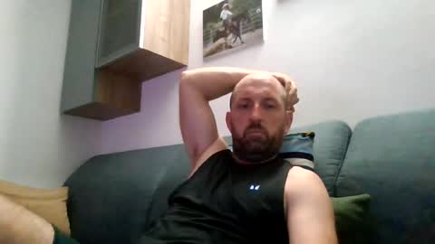 Snapshot of lucabeech88 chatting on 07-16-26, 07:20 Luca online show from 07-16-26, 07:20