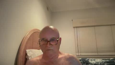 Snapshot of lucas10004 chatting on 02-02-25, 10:13 lucas10004 online show from 02-02-25, 10:13