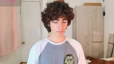 lucas_xo online show from 11-20-25, 05:51