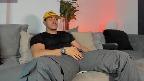 Snapshot of lucasanto_ chatting on 02-01-25, 05:07 LUCA SANTOS online show from 02-01-25, 05:07