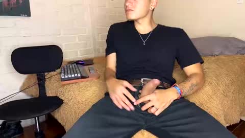 Felipe online show from 12-18-24, 01:59