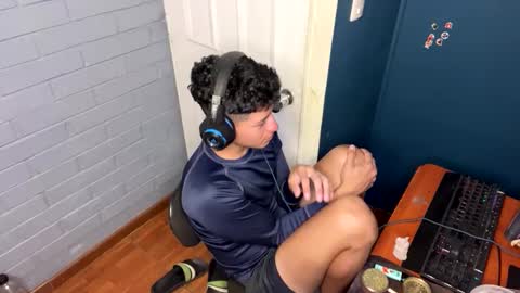 Felipe online show from 02-28-25, 01:37