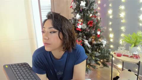 Snapshot of luci_fer15 chatting on 12-15-24, 01:02 Luci y Fer online show from 12-15-24, 01:02