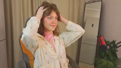 Snapshot of luci_xo chatting on 07-01-26, 01:02 Lucy online show from 07-01-26, 01:02