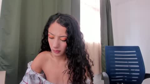 Snapshot of lucia_fuster chatting on 07-13-26, 06:44 Lucia online show from 07-13-26, 06:44