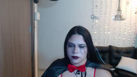 Snapshot of lucia_ht chatting on 10-21-25, 02:45 LUCIA online show from 10-21-25, 02:45