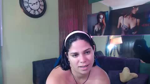 Snapshot of lucia_ht chatting on 10-22-25, 04:02 LUCIA online show from 10-22-25, 04:02