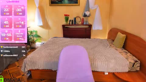 Snapshot of lucia_lucky chatting on 03-04-25, 01:49 Sindy online show from 03-04-25, 01:49