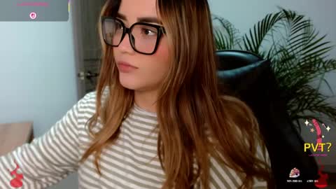 Snapshot of lucia_star_ chatting on 04-21-26, 10:01 lucia star online show from 04-21-26, 10:01