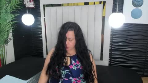 Snapshot of lucia_vonne chatting on 01-08-25, 11:21 Lucia Vonne online show from 01-08-25, 11:21