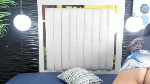 Snapshot of lucia_vonne chatting on 01-25-25, 12:05 Lucia Vonne online show from 01-25-25, 12:05