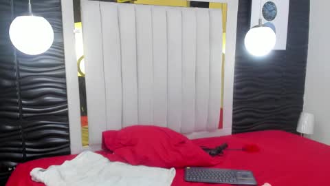 Snapshot of lucia_vonne chatting on 02-20-25, 05:29 Lucia Vonne online show from 02-20-25, 05:29