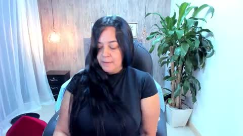 Snapshot of lucia_vonne chatting on 09-23-25, 08:45 Lucia Vonne online show from 09-23-25, 08:45