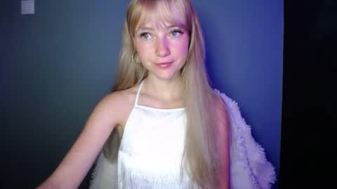 Snapshot of luciacam20 chatting on 09-12-25, 06:24 Lucy online show from 09-12-25, 06:24