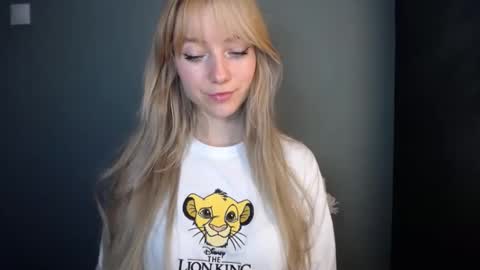 Snapshot of luciacam20 chatting on 11-14-25, 08:07 Lucy online show from 11-14-25, 08:07