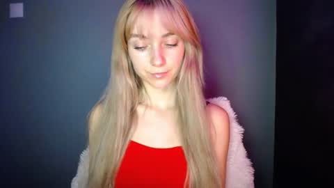 Snapshot of luciacam20 chatting on 11-15-25, 08:27 Lucy online show from 11-15-25, 08:27