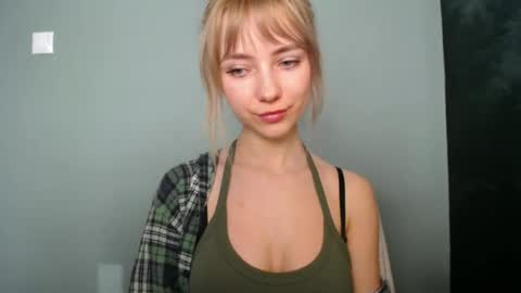 Lucy online show from 03-12-26, 08:09