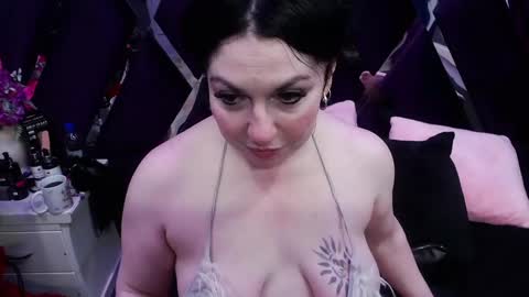 Luci online show from 10-15-25, 08:42