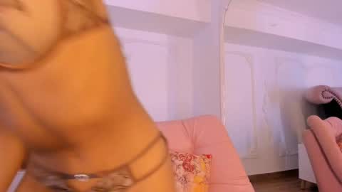 Snapshot of luciana_roa chatting on 05-03-26, 12:55 Luciana online show from 05-03-26, 12:55