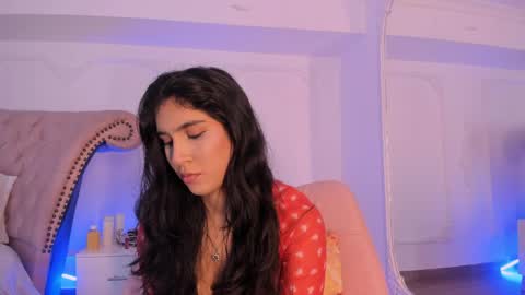 Snapshot of luciana_roa chatting on 05-17-26, 02:35 Luciana online show from 05-17-26, 02:35