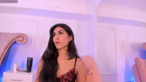 Snapshot of luciana_roa chatting on 05-27-26, 08:50 Luciana online show from 05-27-26, 08:50