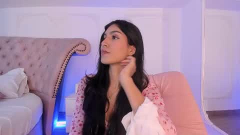Snapshot of luciana_roa chatting on 06-15-26, 08:44 Luciana online show from 06-15-26, 08:44