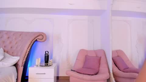 Snapshot of luciana_roa chatting on 06-17-26, 08:43 Luciana online show from 06-17-26, 08:43