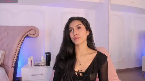 Snapshot of luciana_roa chatting on 06-20-26, 08:33 Luciana online show from 06-20-26, 08:33