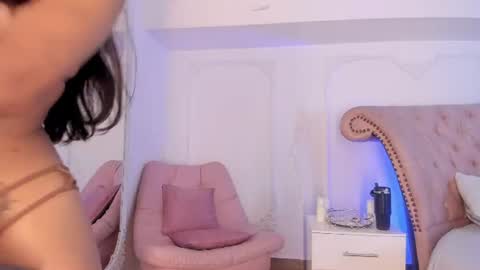 Snapshot of luciana_roa chatting on 06-25-26, 08:46 Luciana online show from 06-25-26, 08:46