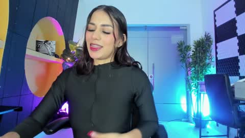 Snapshot of lucianacarter chatting on 02-09-25, 02:38 online show from 02-09-25, 02:38