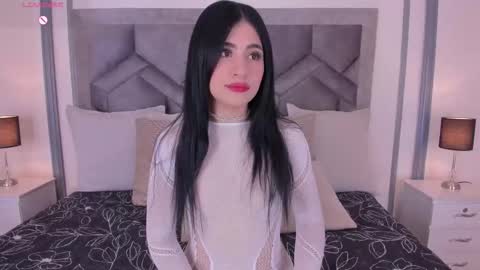 Snapshot of lucianacohelo chatting on 09-16-25, 12:17 online show from 09-16-25, 12:17