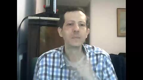 Snapshot of lucianoaxel chatting on 10-05-25, 09:24 Luciano online show from 10-05-25, 09:24