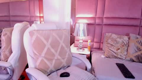  lucia wallace  online show from 02-15-25, 06:44