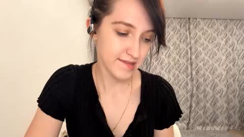 Snapshot of lucibeveridge chatting on 11-01-25, 04:31 Mary online show from 11-01-25, 04:31