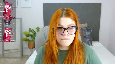 Snapshot of lucie_nicolls chatting on 01-30-25, 07:48 Lucie online show from 01-30-25, 07:48