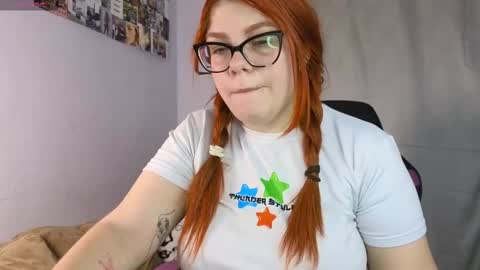 Snapshot of lucie_nicolls chatting on 02-26-25, 07:49 Lucie online show from 02-26-25, 07:49