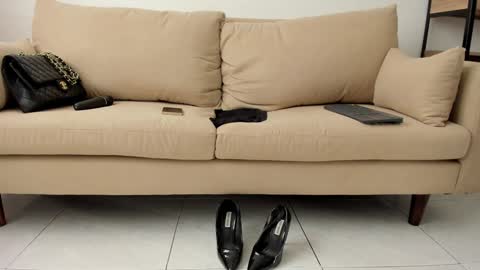 Lucie online show from 01-23-25, 05:10