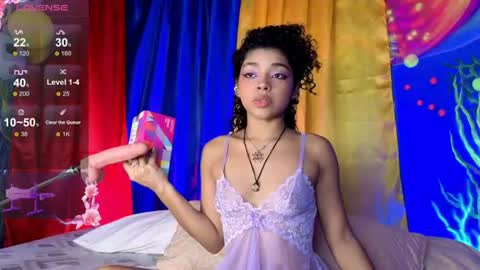 Snapshot of lucie_petite chatting on 07-12-26, 06:43 Lucie - online show from 07-12-26, 06:43