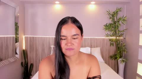 lucie online show from 04-11-26, 05:17