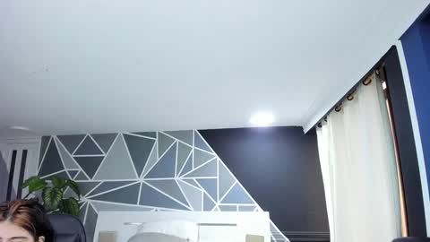 Lucy  online show from 02-04-25, 12:33