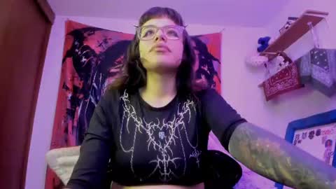 Snapshot of luciferrx666 chatting on 06-25-26, 07:02 camila online show from 06-25-26, 07:02