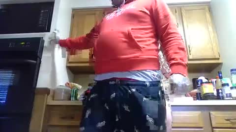 Snapshot of luckmoneylove1012 chatting on 12-12-24, 05:48 prettybaby1012 online show from 12-12-24, 05:48