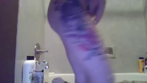 Snapshot of luckmoneylove1012 chatting on 01-06-25, 09:54 prettybaby1012 online show from 01-06-25, 09:54