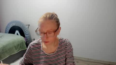 lucky_licky20 online show from 12-03-24, 03:09