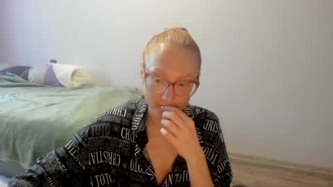 lucky_licky20 online show from 12-10-24, 03:52