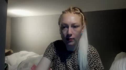 lucky_licky20 online show from 02-20-26, 04:31