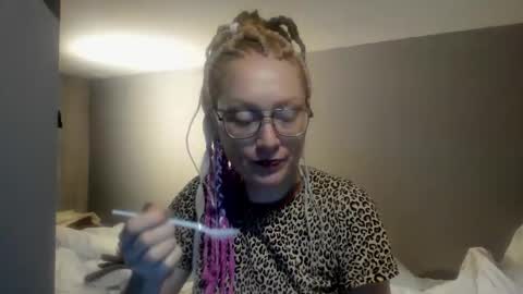 lucky_licky20 online show from 02-21-26, 04:02