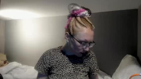 lucky_licky20 online show from 02-22-26, 06:50